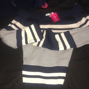 Cropped long sleeve thermal blouse.